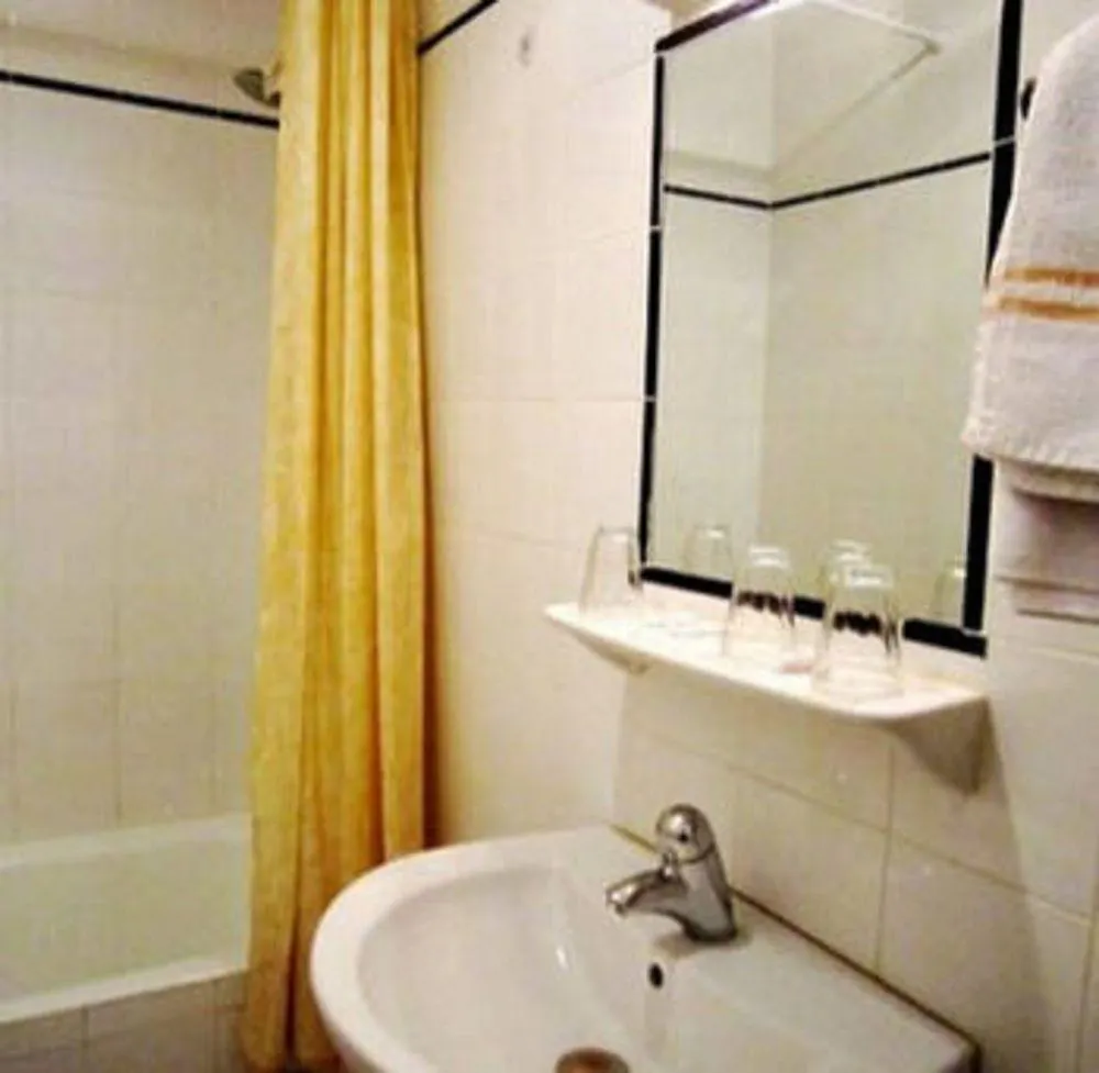 Hipotel Paris Voltaire Bastille Hotel