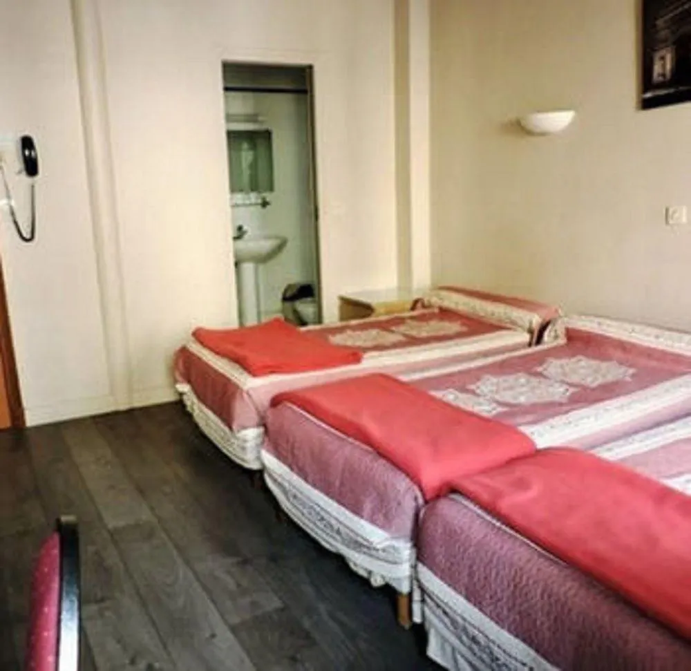 מלון Hipotel Paris Voltaire Bastille