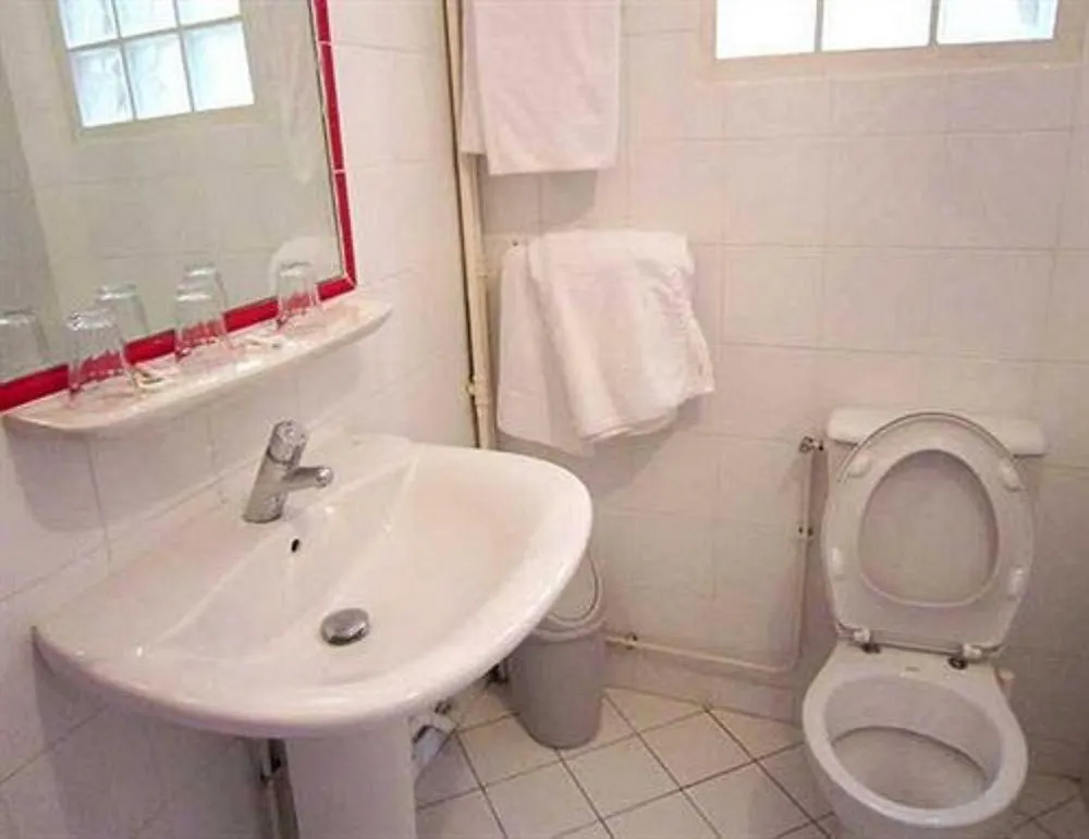 Отель Hipotel Paris Voltaire Bastille