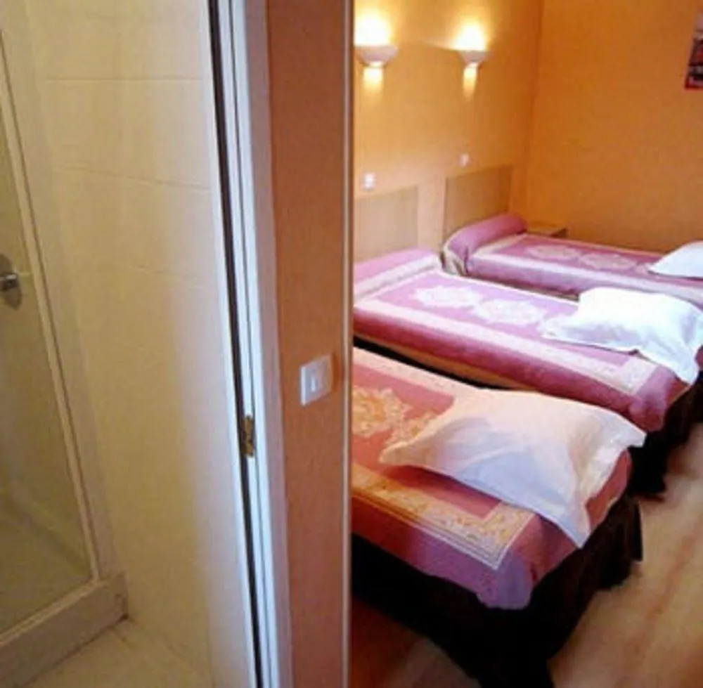 Hipotel Paris Voltaire Bastille Отель