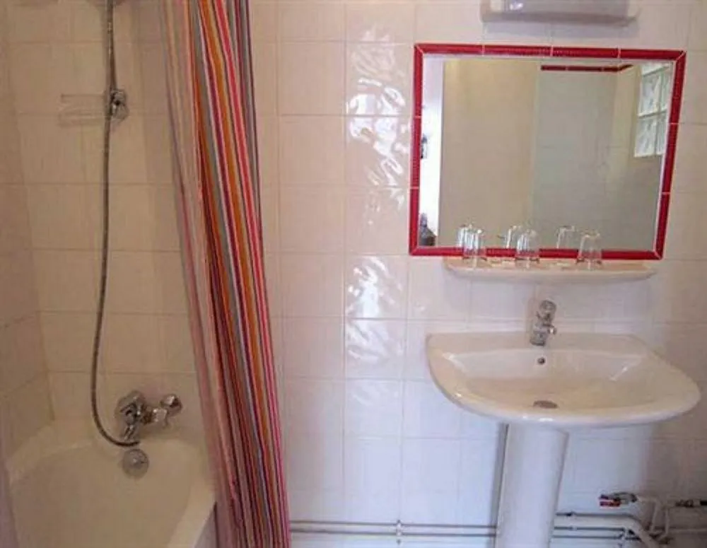 Hipotel Paris Voltaire Bastille 3*,  Франция
