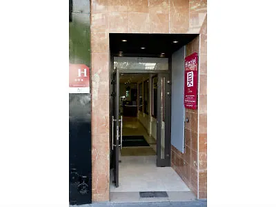 Отель Hipotel Paris Voltaire Bastille