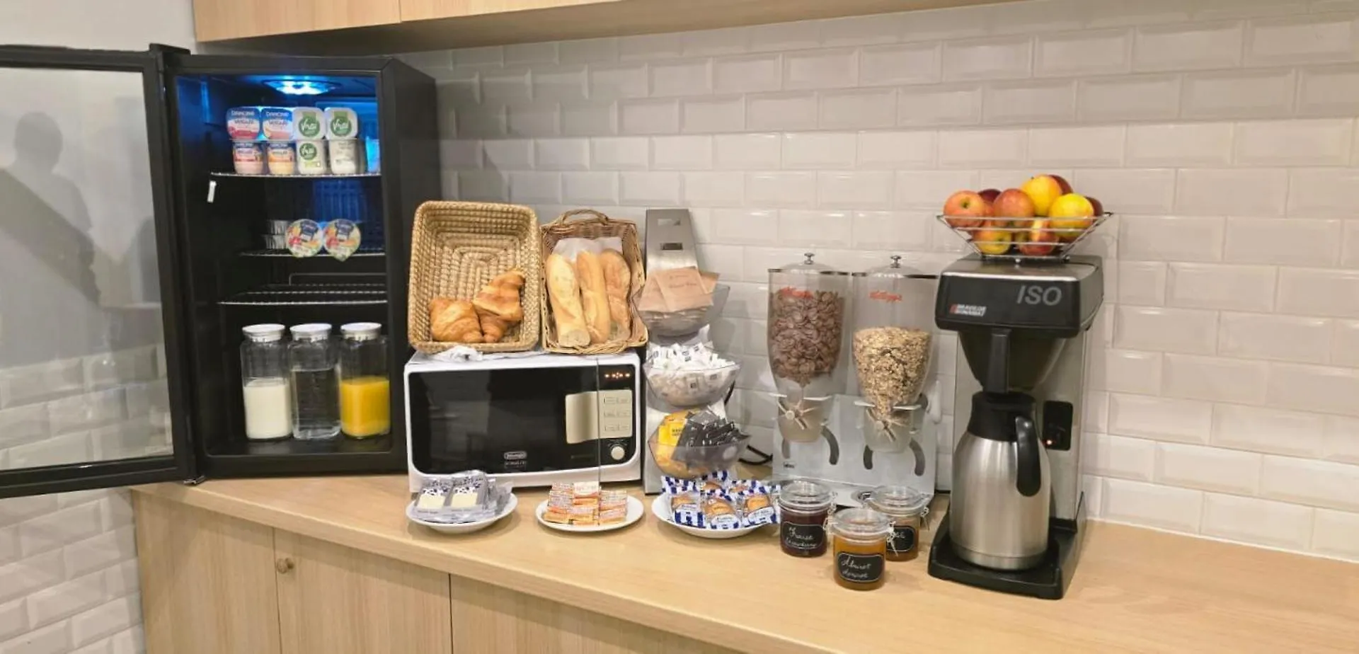 Отель Hipotel Paris Voltaire Bastille